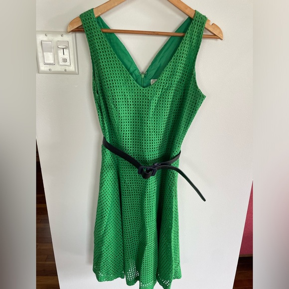 Green with envy; perfect spring & summer dress - Picture 2 of 11